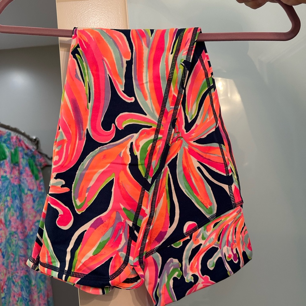 Banana Flambé Cropped Leggings. Size small. BNWOT. NEVER WORN.